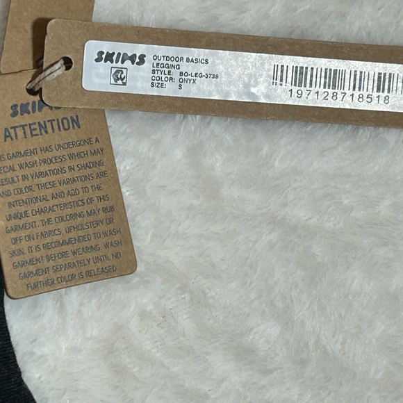 NWT SKIMS Outdoor Basics Onyx Leggings Size Small - Picture 4 of 6